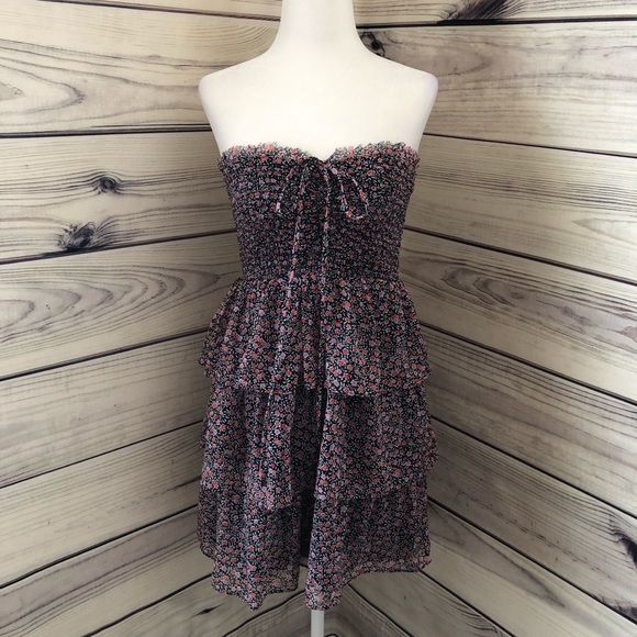 American Eagle Outfitters Dresses & Skirts - American Eagle Smocked Tiered Floral Dress XS